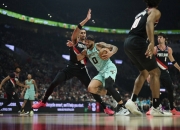 米兰体育下载-包含开拓者击败爵士利拉德帽子戏法，西区外卡争夺战再度白热化的词条