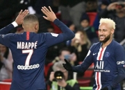 米兰体育官方网站-尤文图斯豪取客场胜利，晋级信心高涨