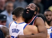 米兰体育app入口-勇士逆转马刺，继续杀入季后赛