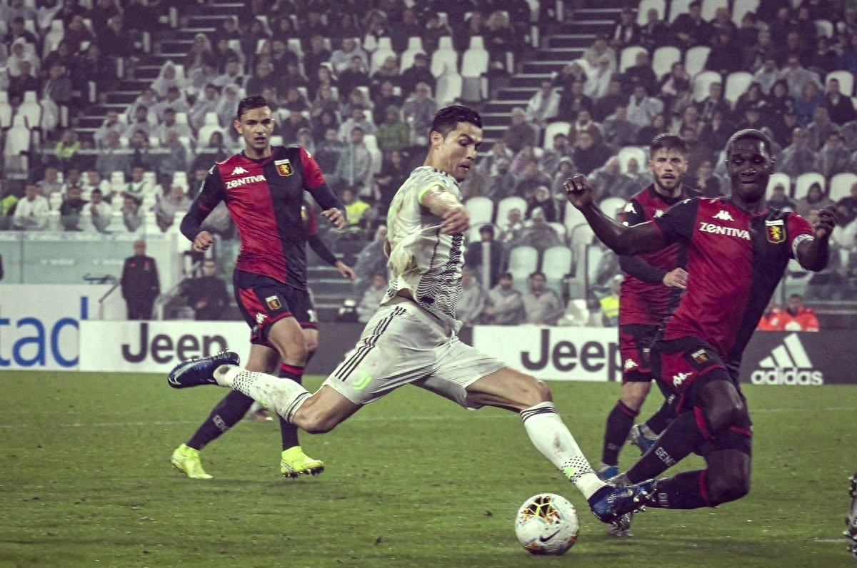 尤文图斯逆转瞩目，C罗轰射造点球，打破僵局