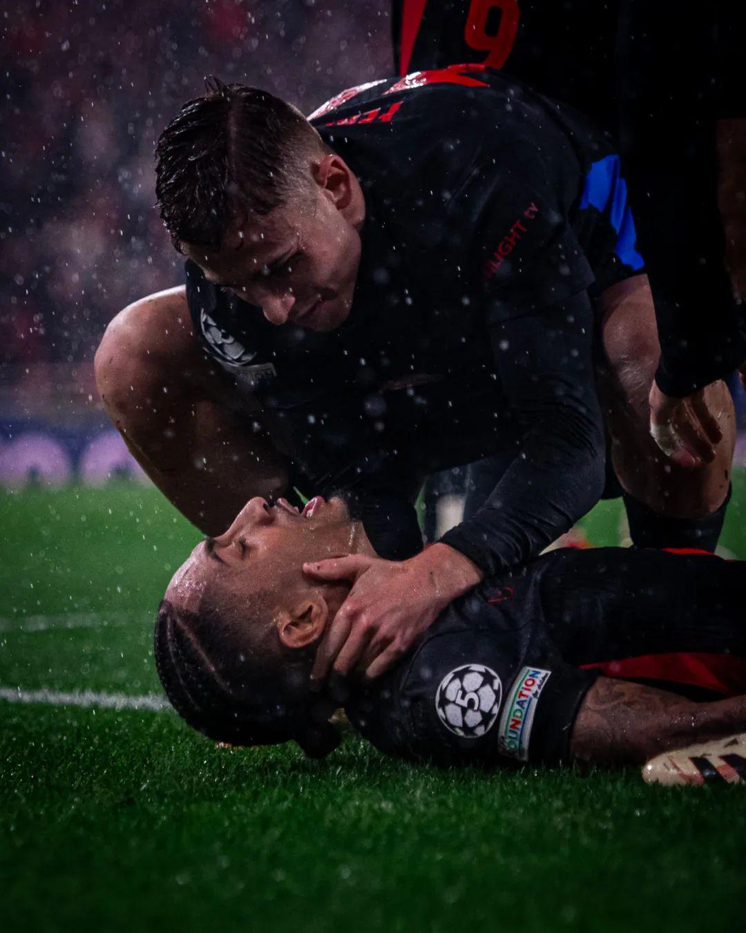 曼城客场战胜巴萨，创造历史晋级半决赛的简单介绍