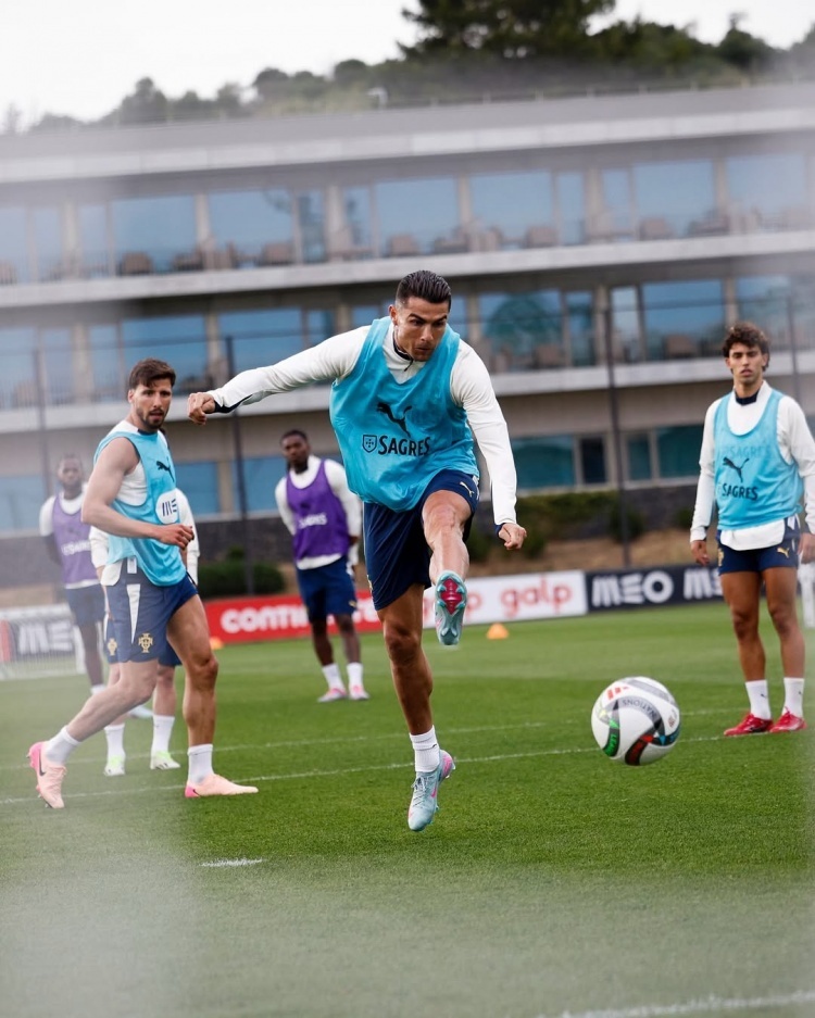 尤文图斯备战欧国联小组赛，全队状态稳定