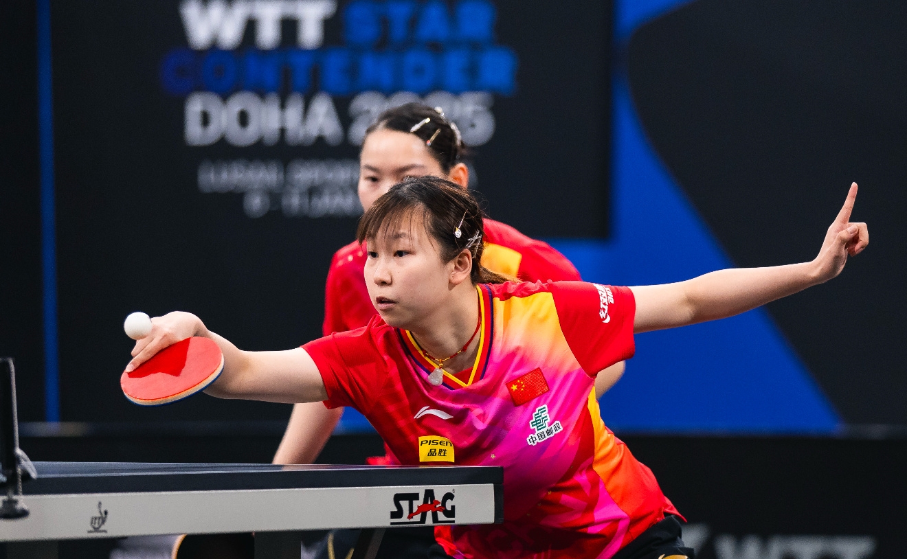 精彩比赛中球员技术高超展现实力