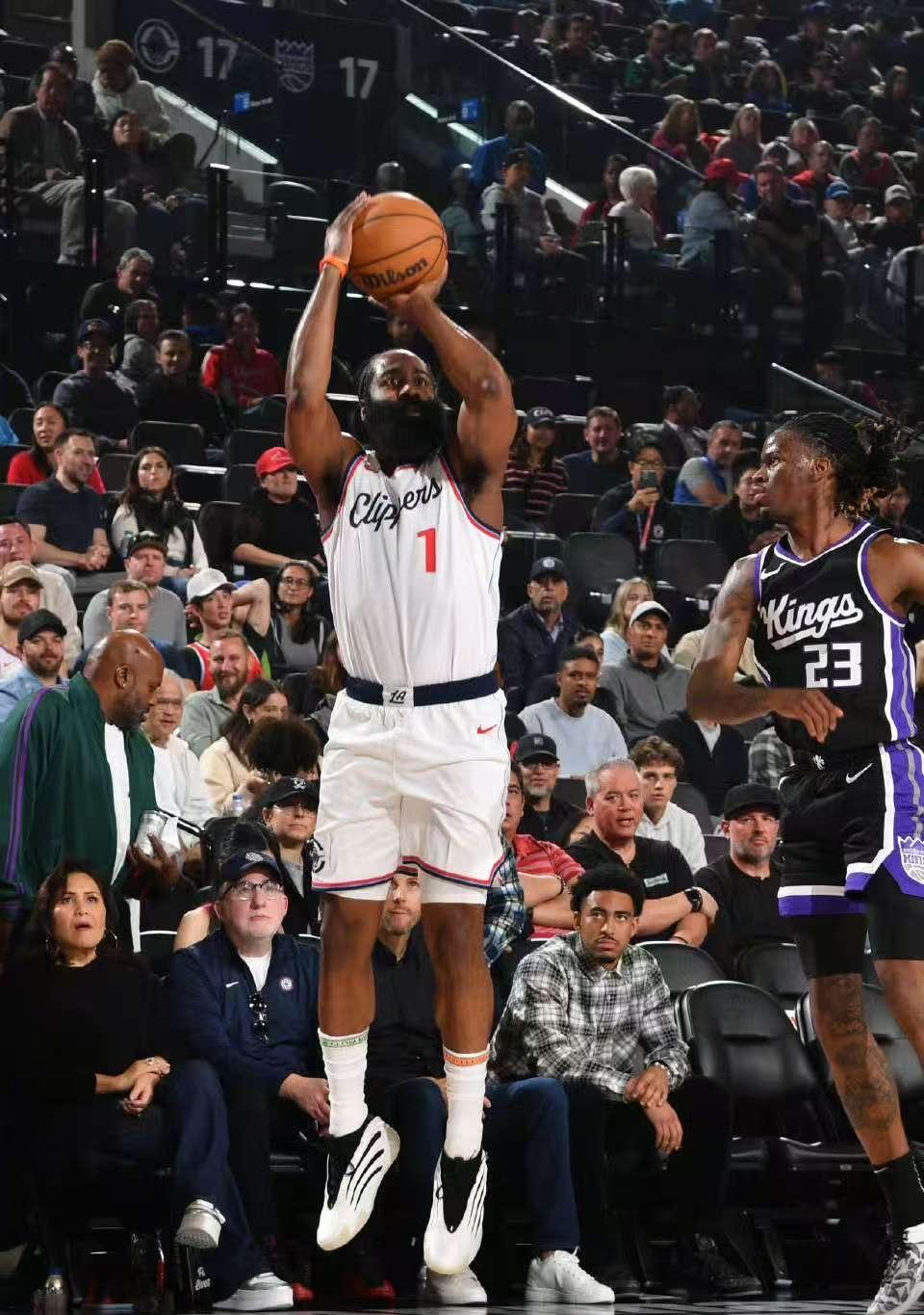 快船主场击败雷霆,重返胜利之路 快船主场击败雷霆,重返胜利之路