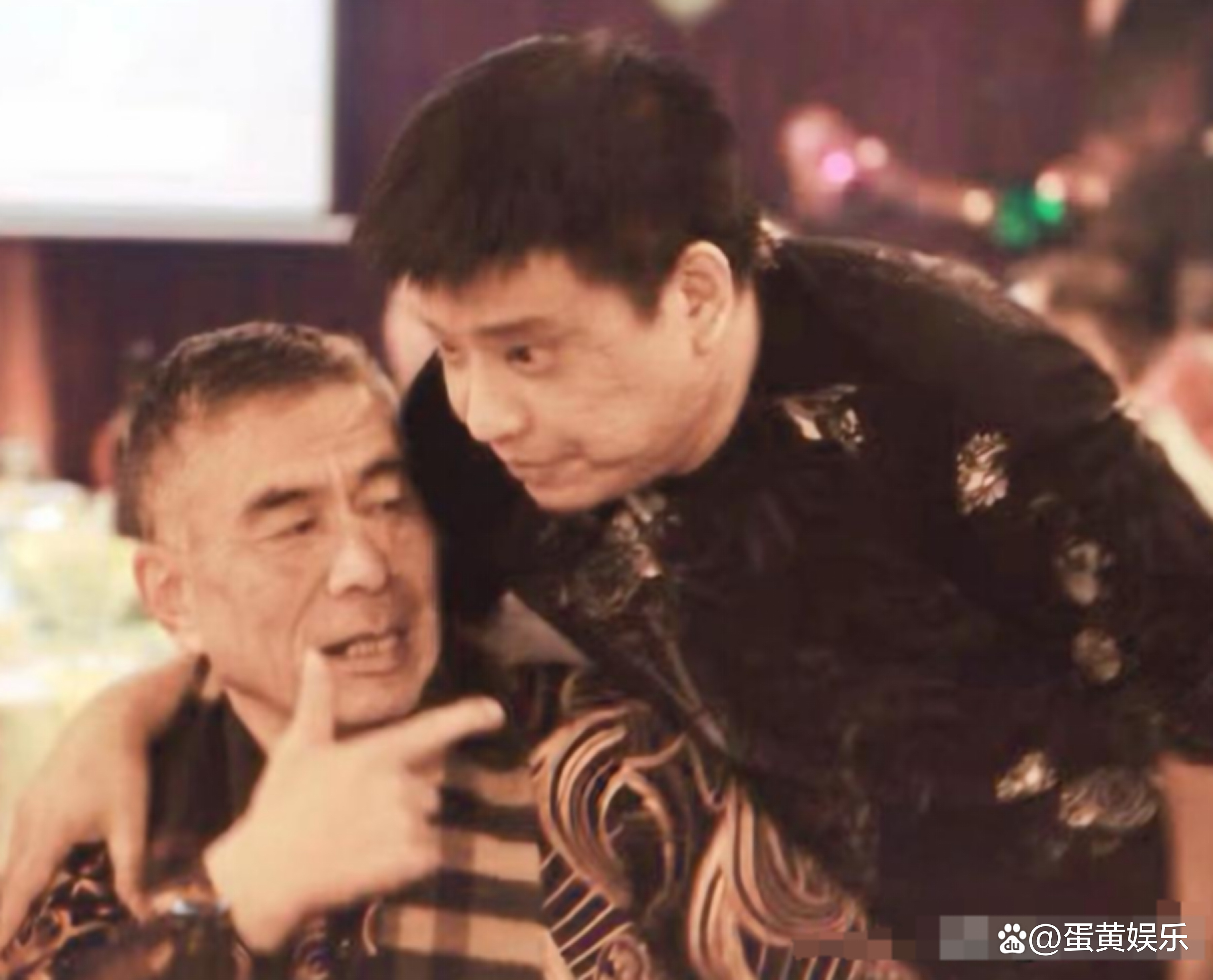 关于阿富汗足球风云人物现身训练场，传奇重现的信息