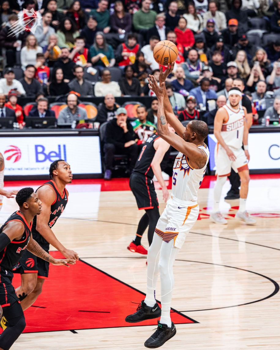 猛龙队在比赛中获得胜利，成功阻止国王队